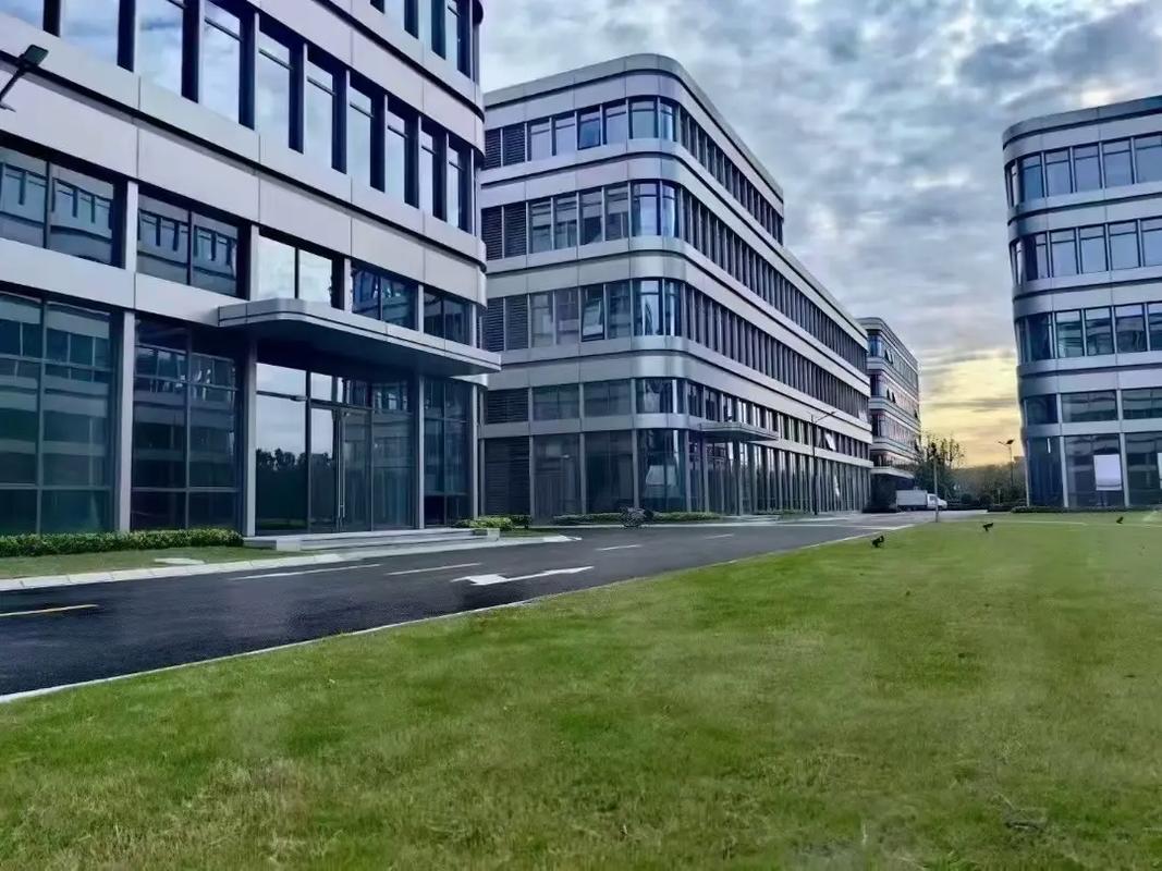 松江经开区稀缺独幢厂房出售，建筑面积2990m²与3600m²灵活选择